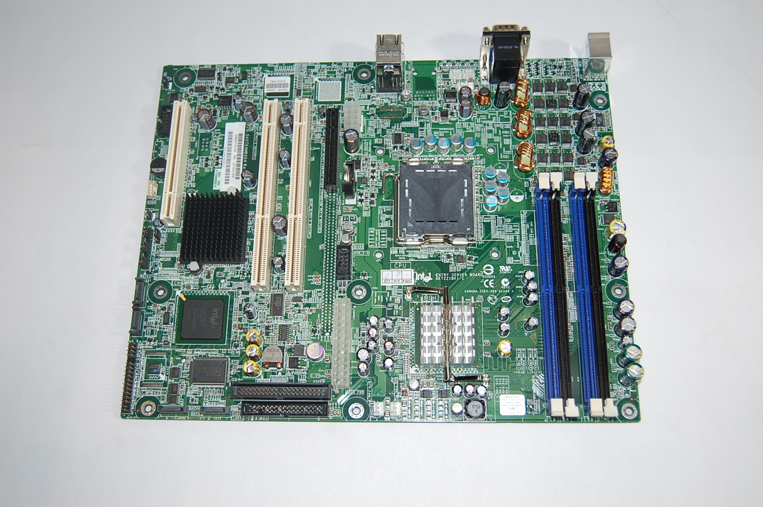 Intel Server Board SE7221BK1-E + Pentium 3GHz
